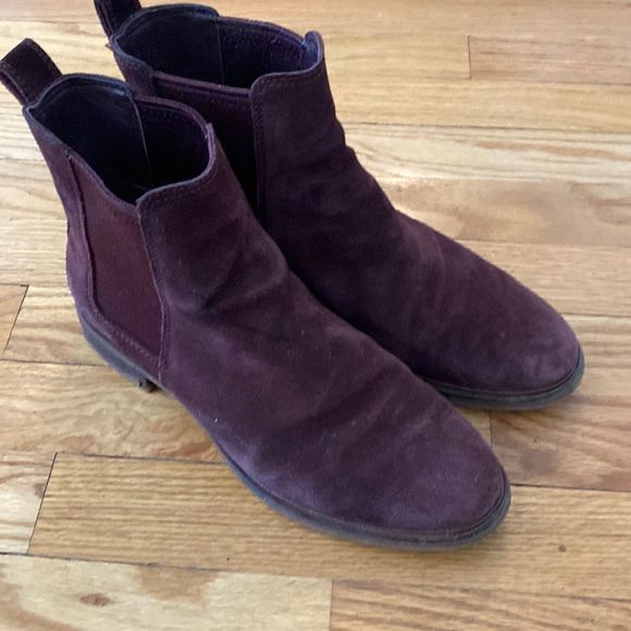 Clarks burgundy suede super comfortable pull on low boots size 9 - Picture 1 of 8